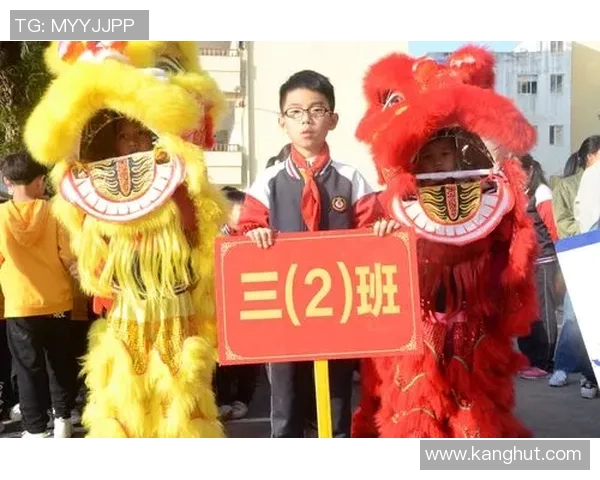 清纯美女足球明星的魅力与实力并存，展现青春风采与运动激情